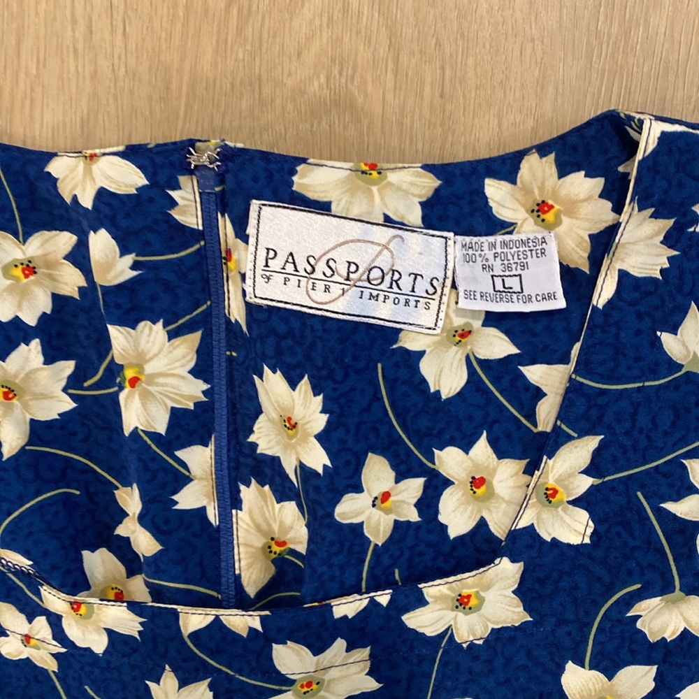90s Vintage Passports of Pier 1 Imports Blue Casual Dress White Flowers Size L - Picture 3 of 5